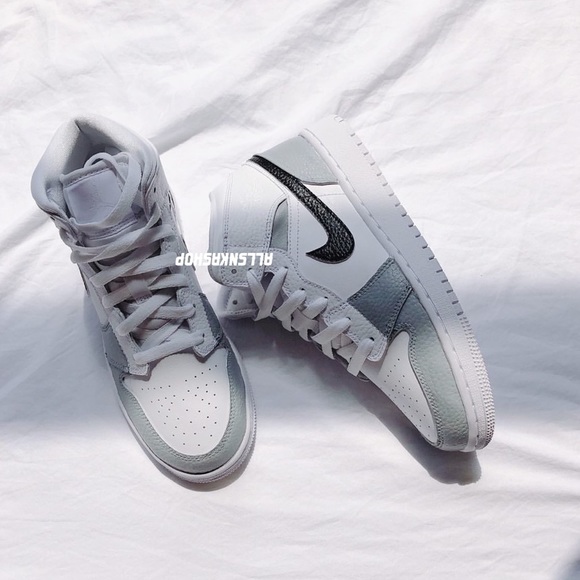 Nike air jordan 1 mid custom - Picture 2 of 2